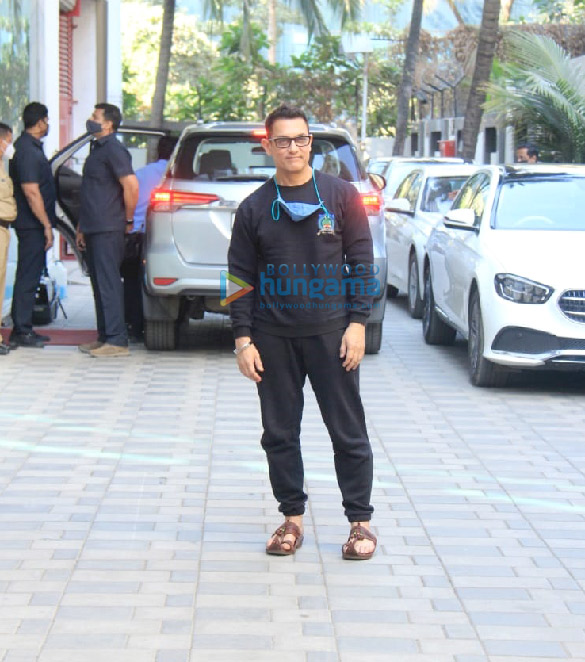 photos aamir khan piques peoples interest of reviving the t series film mogul after being snapped outside their office in andheri 3