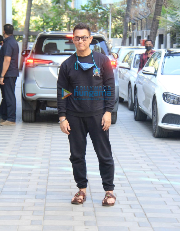 photos aamir khan piques peoples interest of reviving the t series film mogul after being snapped outside their office in andheri 6