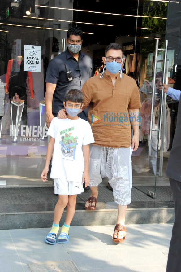 photos aamir khan snapped with his son outside a store in bandra 1