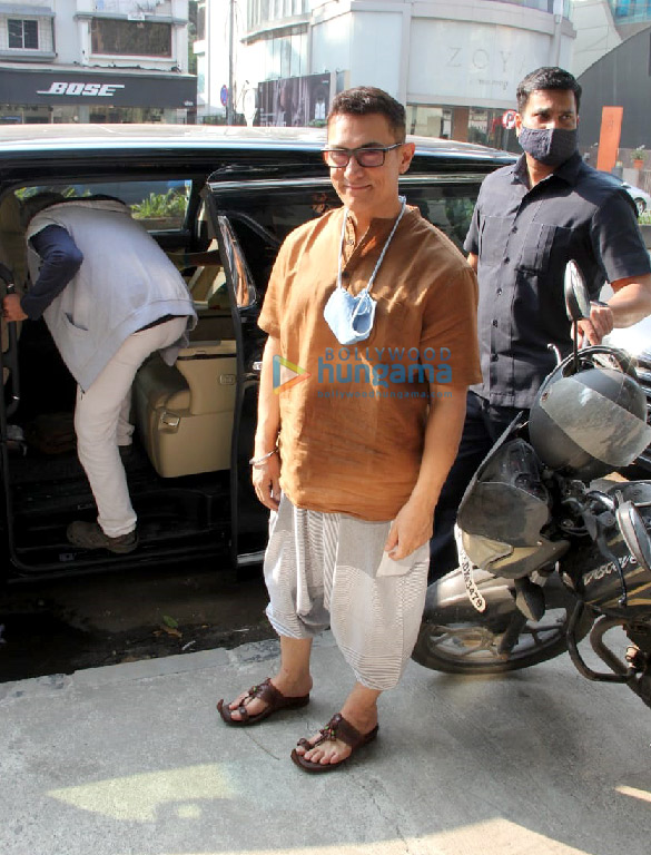 photos aamir khan snapped with his son outside a store in bandra 5