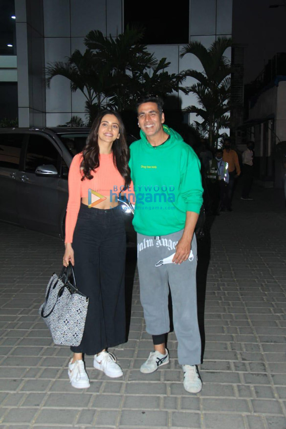 Photos: Akshay Kumar and Rakul Preet Singh arrive in Mumbai after wrapping up the shoot of Ratsasan remake in Dehradun