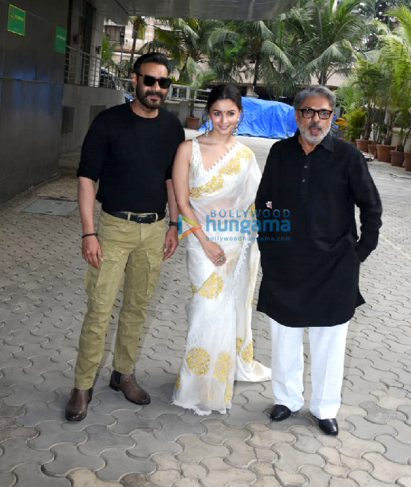 Photos: Alia Bhatt, Ajay Devgn and Sanjay Leela Bhansali attend the trailer launch of Gangubai Kathiawadi Photos: Alia Bhatt, Ajay Devgn and Sanjay Leela Bhansali attend the trailer launch of Gangubai Kathiawadi
