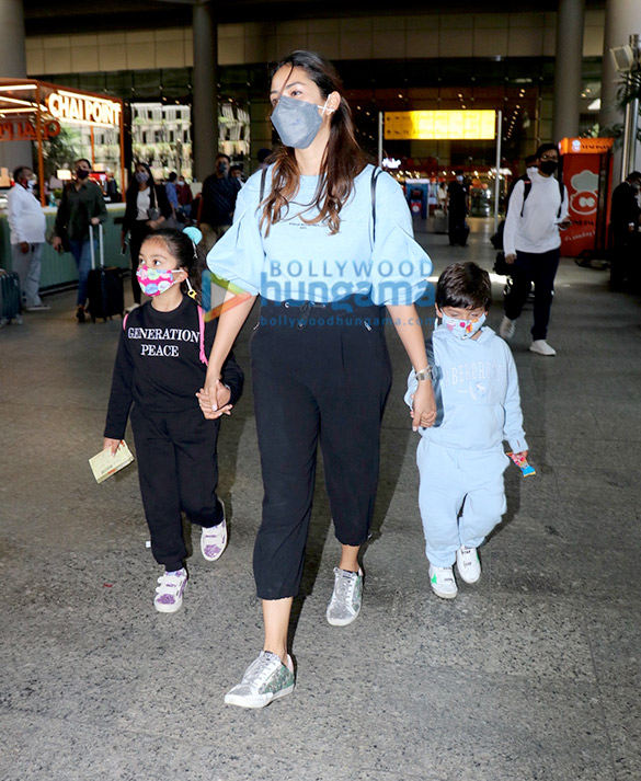 photos alia bhatt rashmika mandanna rakul preet singh jackky bhagnani and others snapped at the mumbai airport 1