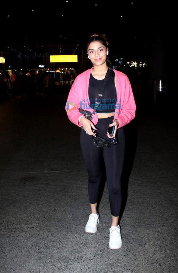 photos alia bhatt and saiee manjrekar snapped at the airport 2
