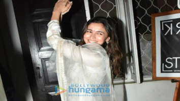 Photos: Alia Bhatt snapped striking her trademark Gangubai Kathiawadi ‘namaste’ pose again at Krome studio