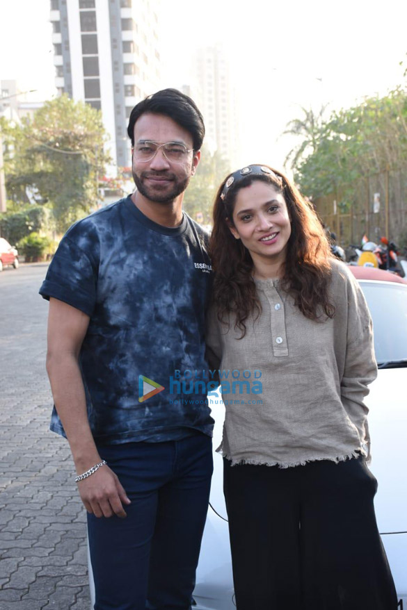 Photos: Ankita Lokhande and husband Vicky Jain snapped in Lokhandwala Photos: Ankita Lokhande and husband Vicky Jain snapped in Lokhandwala