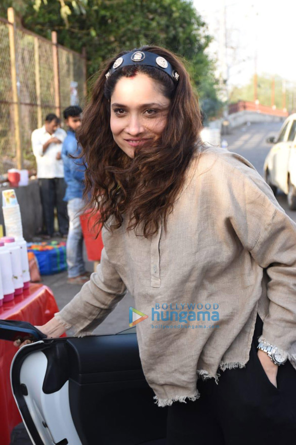 photos ankita lokhande and husband vicky jain snapped in lokhandwala 3