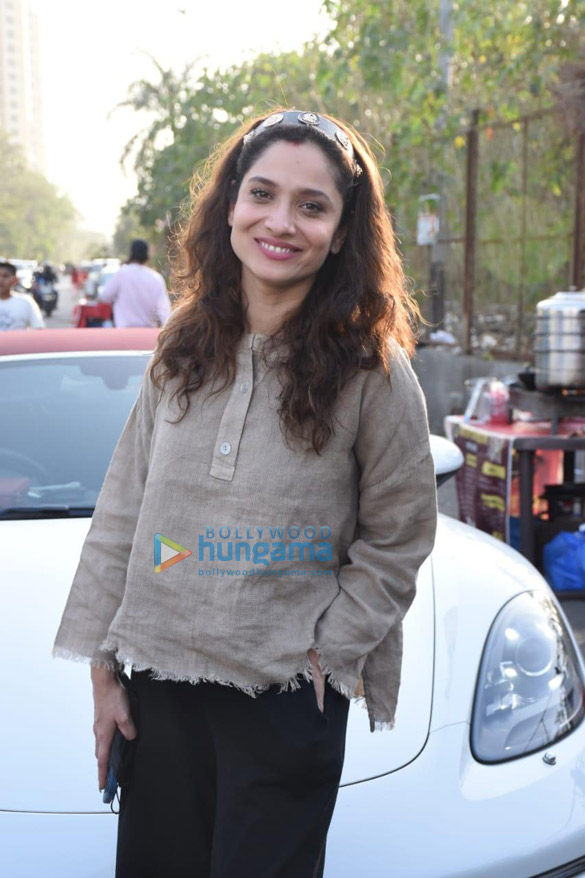 photos ankita lokhande and husband vicky jain snapped in lokhandwala 5