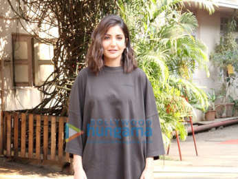 Photos: Anushka Sharma sports an oversized T-shirt and black pants as she gets snapped in the city