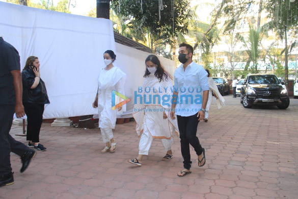 photos bappi lahiris family organises a prayer meet in the memory of the late music composer 00 4