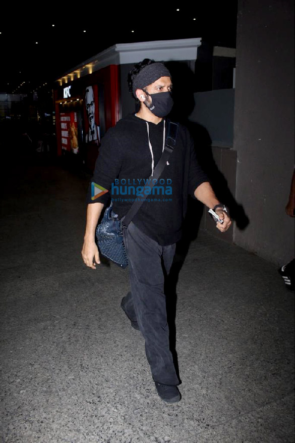 photos bhumi pednekar and farhan akhtar snapped at the airport 2