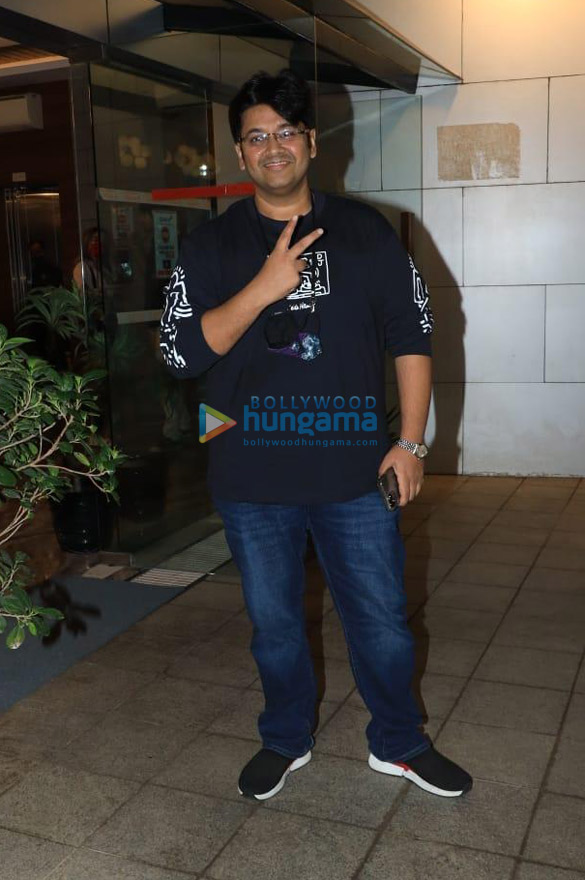 photos bhushan kumar milap zaveri riteish deshmukh and fardeen khan celebrate the shooting wrap of their film visfot 9 photos bhushan kumar milap zaveri riteish deshmukh and fardeen khan celebrate the shooting wrap of their film visfot 9