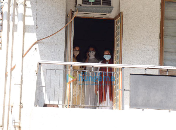 photos celebs arrive at lata mangeshkars residence to pay last respects 6