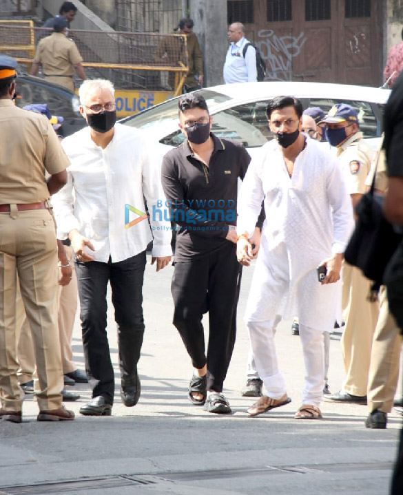 photos celebs arrive at lata mangeshkars residence to pay last respects1 2