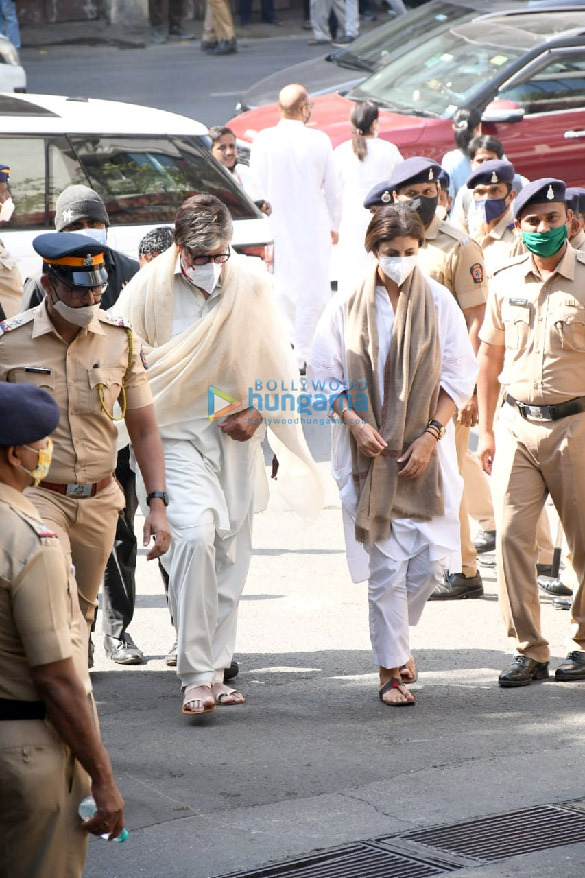 photos celebs arrive at lata mangeshkars residence to pay last respects4 3