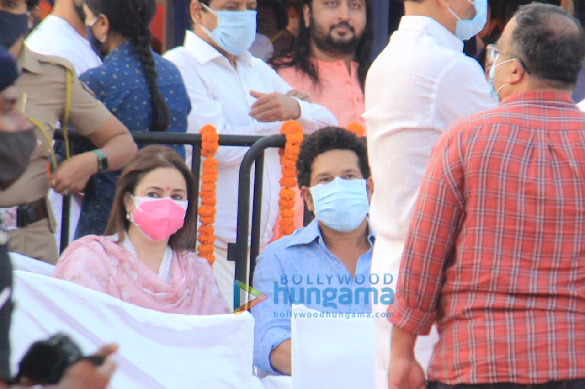 photos celebs attend lata mangeshkars state funeral 7