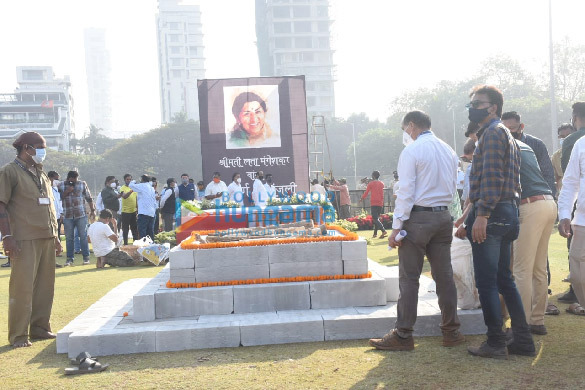 photos celebs attend lata mangeshkars state funeral 6
