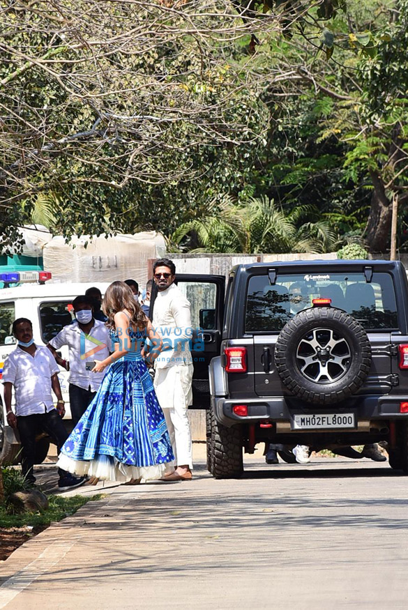 photos celebs snapped arriving for farhan akhtar and shibani dandekars wedding 3