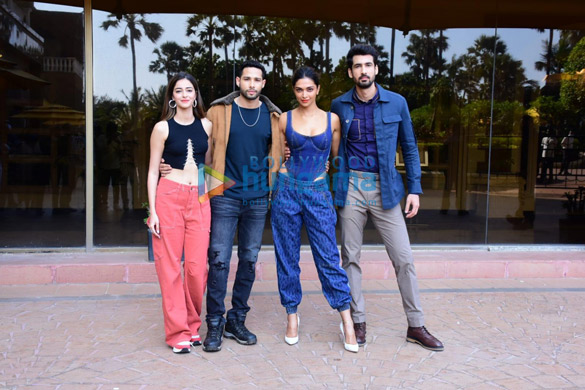 Photos: Deepika Padukone, Siddhant Chaturvedi, Ananya Panday, Dhairya Karwa spotted promoting their film Gehraiyaan at Taj Lands End in Bandra Photos: Deepika Padukone, Siddhant Chaturvedi, Ananya Panday, Dhairya Karwa spotted promoting their film Gehraiyaan at Taj Lands End in Bandra