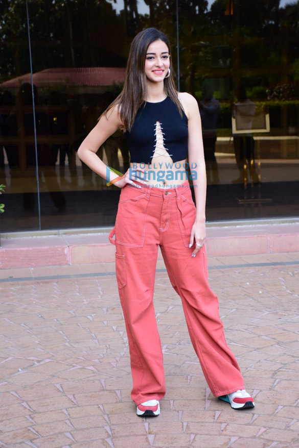 photos deepika padukone siddhant chaturvedi ananya panday dhairya karwa spotted promoting their film gehraiyaan at taj lands end in bandra 4 photos deepika padukone siddhant chaturvedi ananya panday dhairya karwa spotted promoting their film gehraiyaan at taj lands end in bandra 4