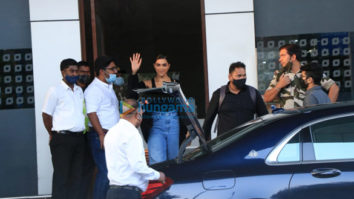 Photos: Deepika Padukone snapped at Kalina airport