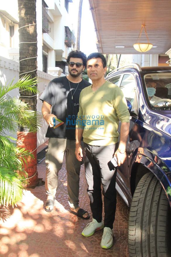 photos did arjun kapoor was clicked outside filmmaker anand pandits office did the two meet to discuss a film together 4