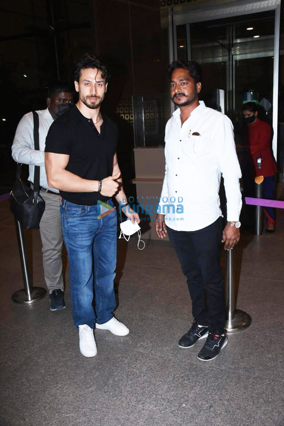 photos heropanti 2 co stars tiger shroff and tara sutaria spotted at the airport 6