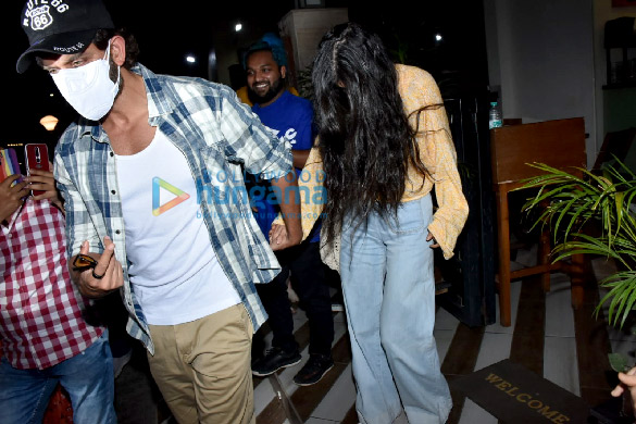 photos hrithik roshan spotted at farmers cafe in bandra 3