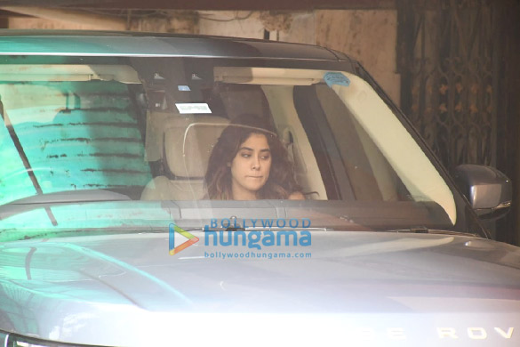 photos janhvi kapoor and sara ali khan spotted leaving from their pilates class after a workout session together 5