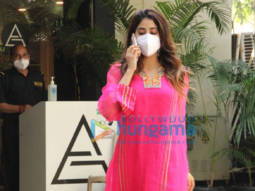 Photos : Janhvi Kapoor snapped in a pink suit outside a gym