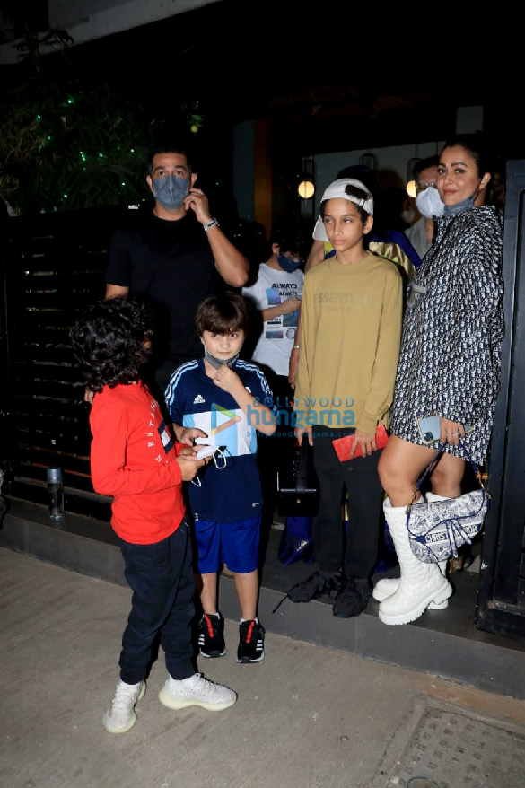 photos kareena kapoor khan karisma kapoor abram khan and others attend amrita aroras son birthday party at mizu in bandra 3