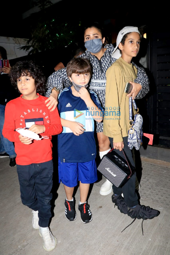 photos kareena kapoor khan karisma kapoor abram khan and others attend amrita aroras son birthday party at mizu in bandra 5