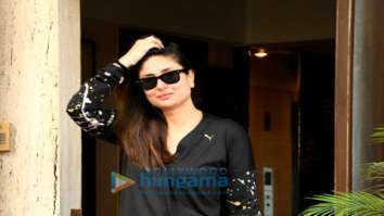 Photos: Kareena Kapoor Khan dons all black and sneakers as she steps out in Bandra