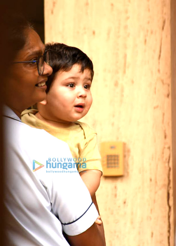 photos kareena kapoor khan snapped walking son taimur ali khan to school while jeh looks on 2 photos kareena kapoor khan snapped walking son taimur ali khan to school while jeh looks on 2