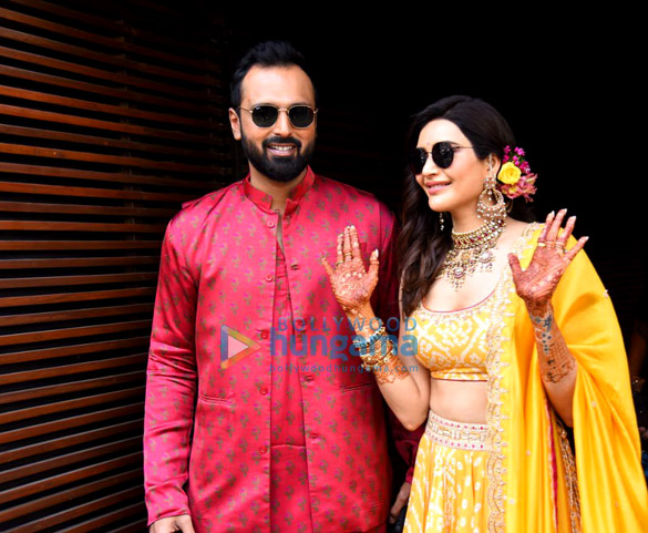 photos karishma tanna and varun bangera snapped at their mehendi ceremony 2