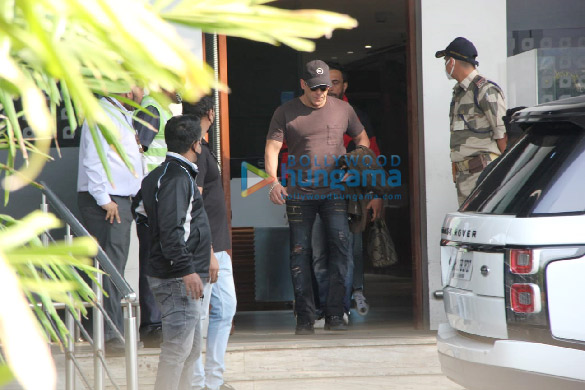 photos katrina kaif stands out in an all pink get track suit as she arrives at the kalina airport with salman khan and emraan hashmi 3