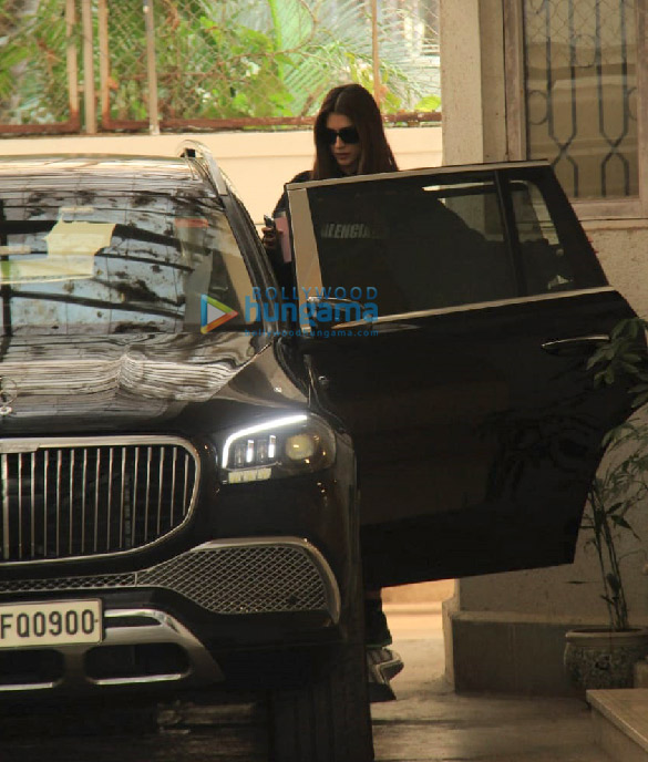 photos kriti sanon spotted at dubbing studio in juhu 2