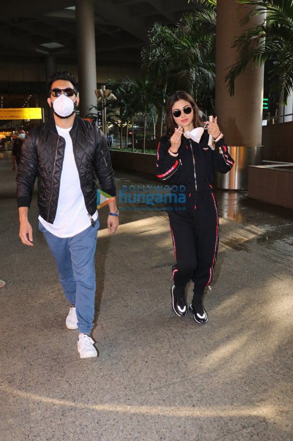 photos mouni roy and her husband spotted at the airport 3