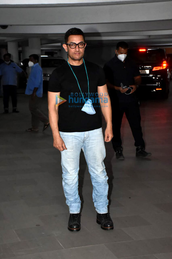 photos newly weds farhan akhtar and shibani dandekar along with others arrive for their wedding bash at riteish sidhwanis house8 18