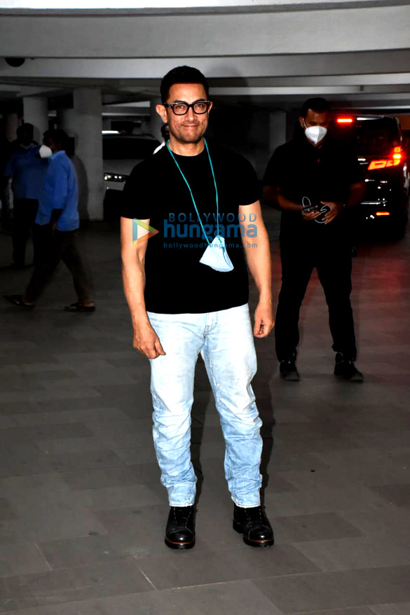photos newly weds farhan akhtar and shibani dandekar along with others arrive for their wedding bash at riteish sidhwanis house8 20