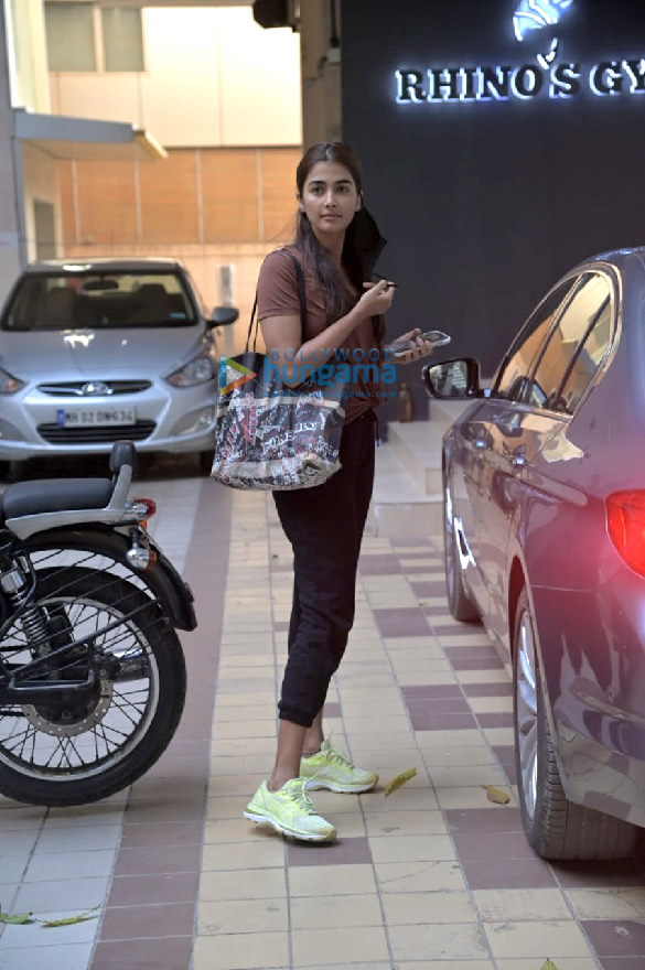 photos pooja hegde snapped in bandra 3 3