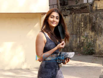 Photos: Pooja Hegde strikes a pose for the paparazzi as she gets spotted outside her pilates class