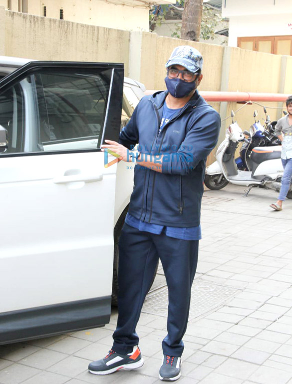 photos r madhavan spotted at a dental clinic in bandra 4