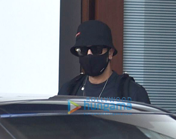 Photos: Ranbir Kapoor, Arjun Kapoor, Dinesh Vijan and others spotted at Kalina airport as they return after attending Luv Ranjan’s wedding Photos: Ranbir Kapoor, Arjun Kapoor, Dinesh Vijan and others spotted at Kalina airport as they return after attending Luv Ranjan’s wedding