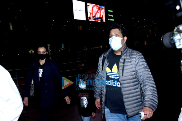 photos ranbir kapoor kangana ranaut and bappa lahiri snapped at the airport 3