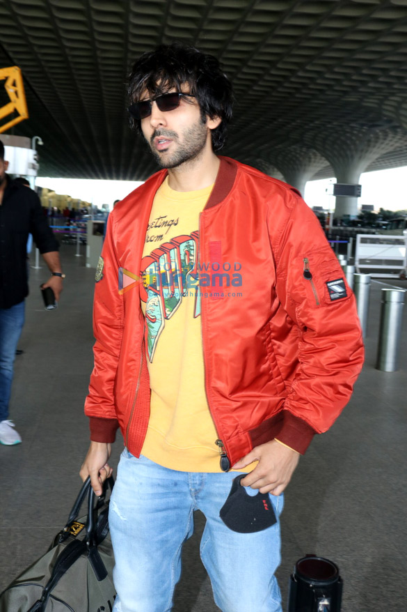 Photos Ranveer Singh dons Louis Vuitton at airport leaving for Cleveland  for NBA All-Star Game; Kartik Aaryan jets for shoot schedule (3)