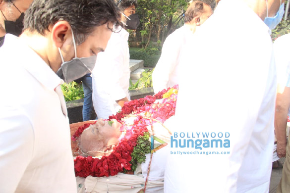 photos raveena tandons father ravi tandons funeral 00 3