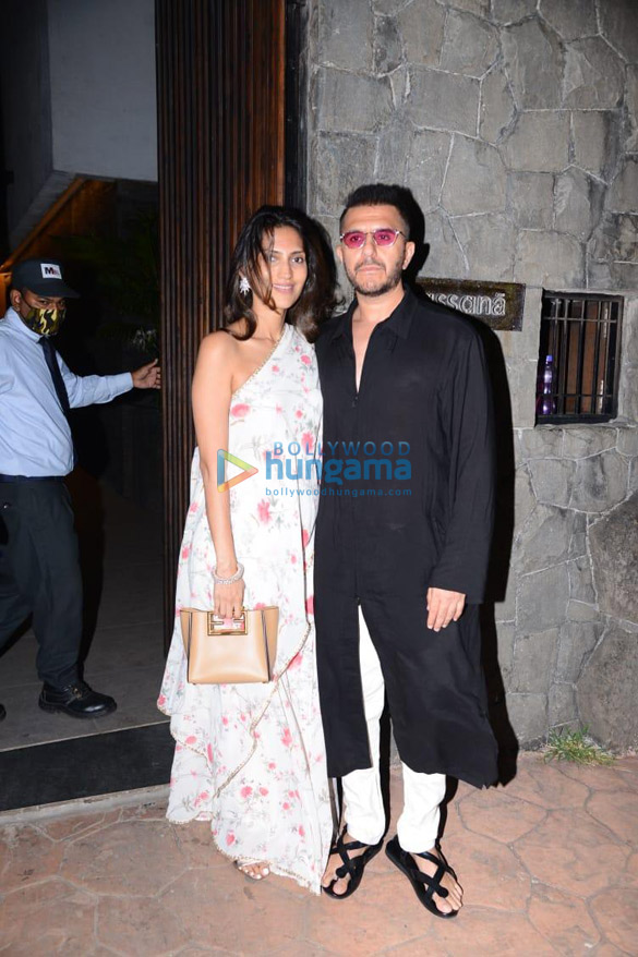 photos rhea chakraborty ritesh sidhwani shabana azmi keep the party going post farhan akhtar shibani dandekars wedding at his residence 6