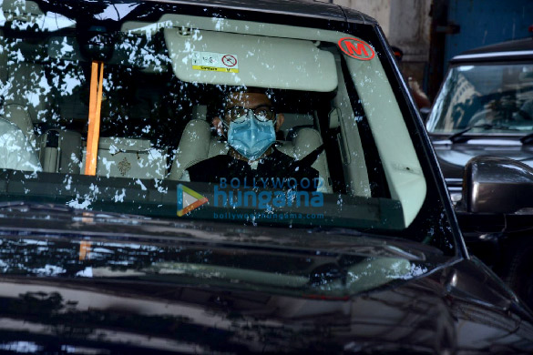 photos sachin tendulkar and aditya thackeray reach the breach candy hospital to pay last respects to lata mangeshkar 2