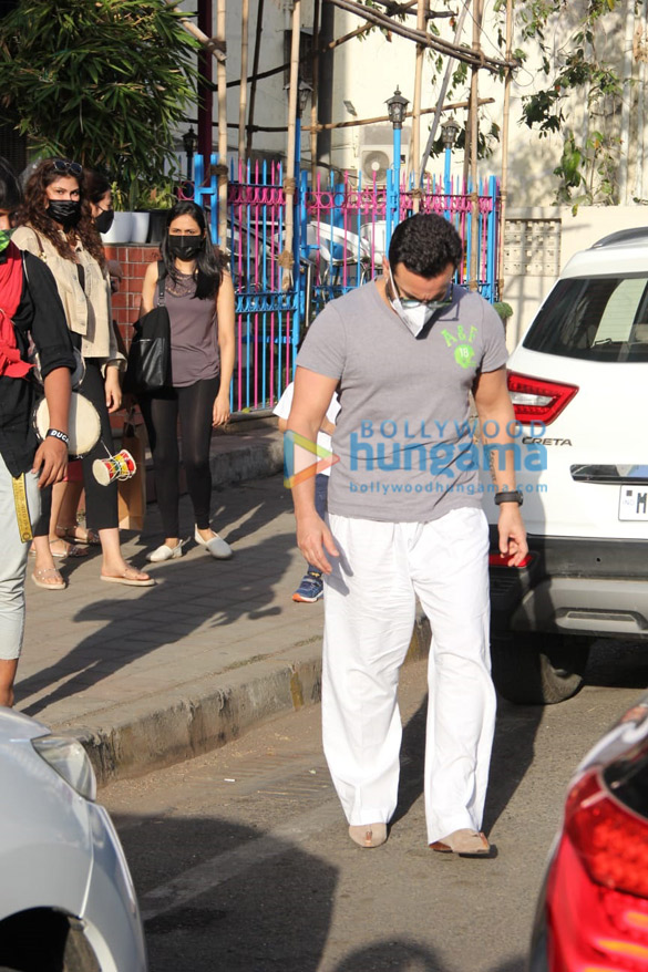 photos saif ali khan and taimur ali khan spotted in bandra 99 4